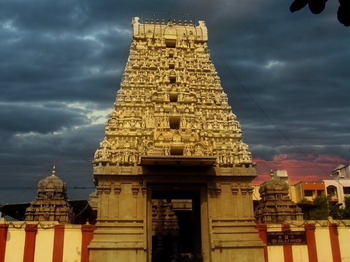 బాలాజీ ఆలయం రాజగోపురం నెరుల్, నవీ ముంబై