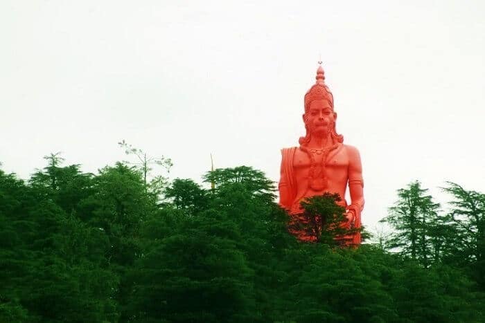 Statue de Hanuman sur la colline de Jhaku | FAQ hindoue