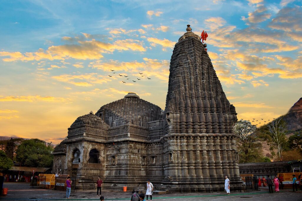 त्र्यंबकेश्वर ज्योतिर्लिंग मंदिर: नाशिक, महाराष्ट्र भगवान शिवाचे पवित्र निवासस्थान - पवित्र गोदावरी नदीचा उगम - एचडी वॉलपेपर - हिंदूफाक्स